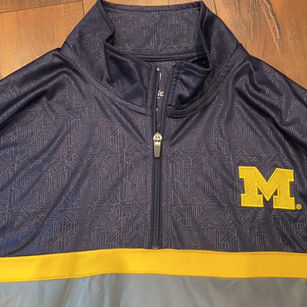University of Michigan Men’s Pullover - Picture 3 of 8